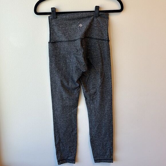 lululemon herringbone leggings 4 black and white - Picture 4 of 5